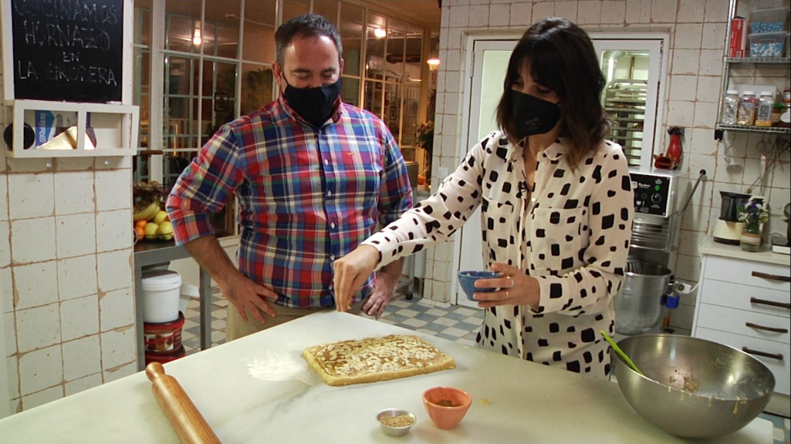 Aquí la Tierra - Si es cuestión de postres... ¡elegimos Huelva! Probamos su hornazo