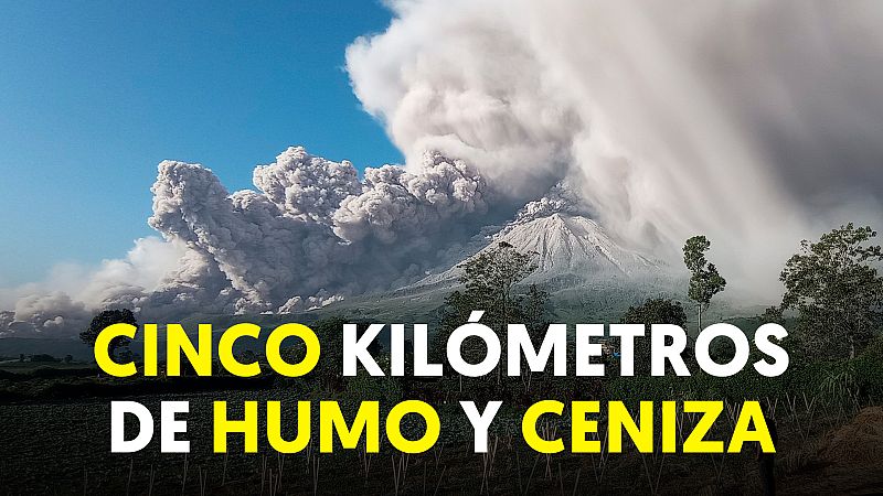 Entra en erupción el volcán Sinabung en la isla indonesia de Sumatra