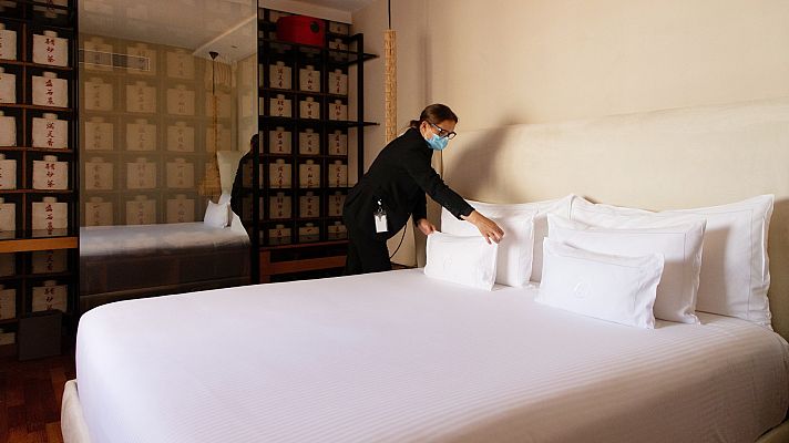 La tarde en 24h - La pandemia ha traído más precariedad a las 'kellys': "Esta situación es inadmisible"