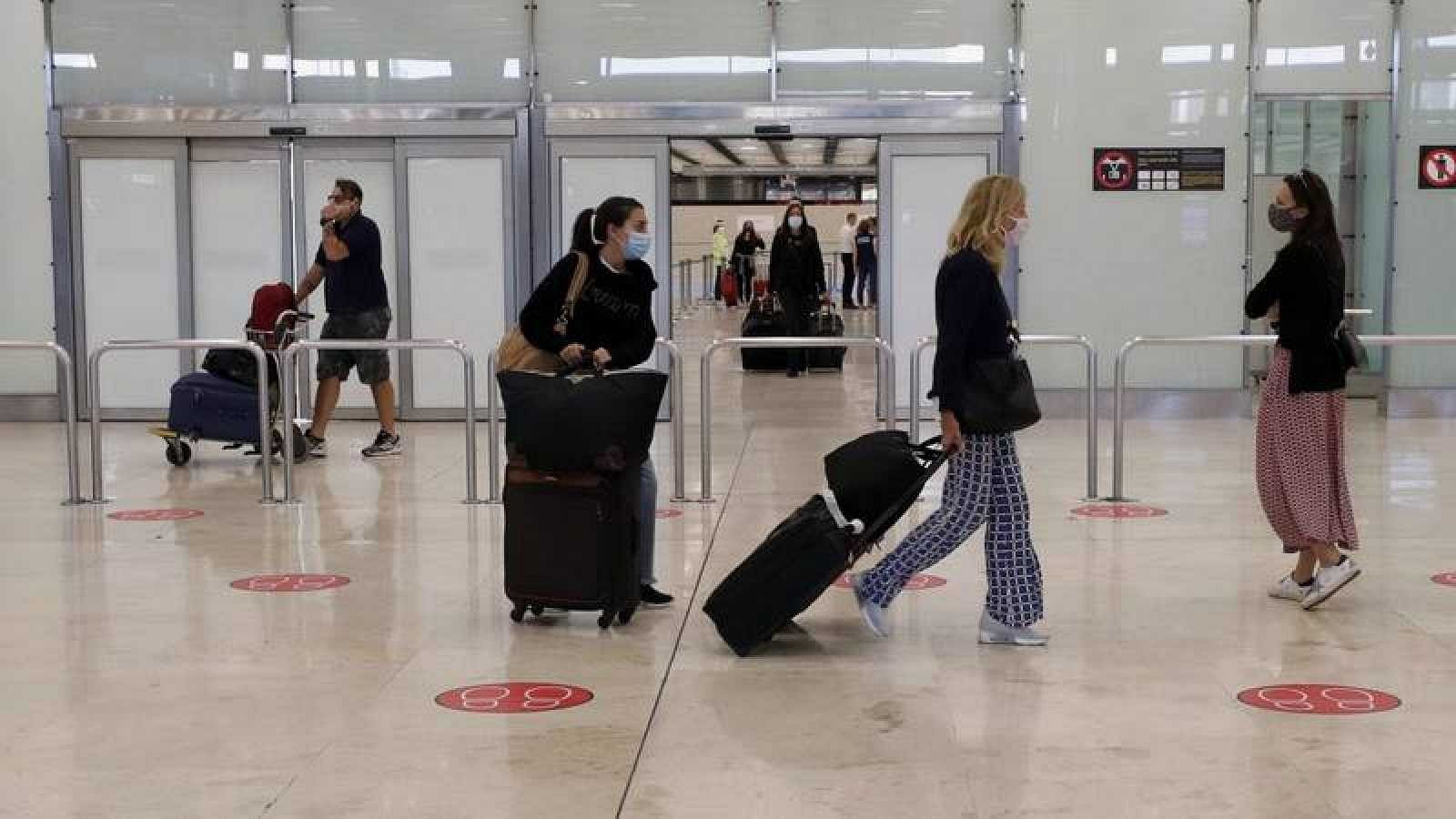Los expertos manifiestan dudas éticas sobre el pasaporte de vacunación - La hora de La 1 | Ver