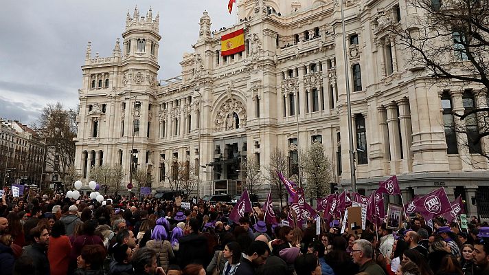Telediario 1 - La Delegación de Gobierno en Madrid prohíbe las manifestaciones del 8M "por motivos de salud pública"