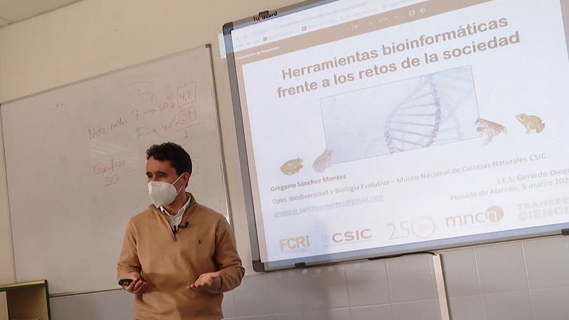 Investigadores del CSIC llegan a las aulas para fomentar la vocación científica | Ver