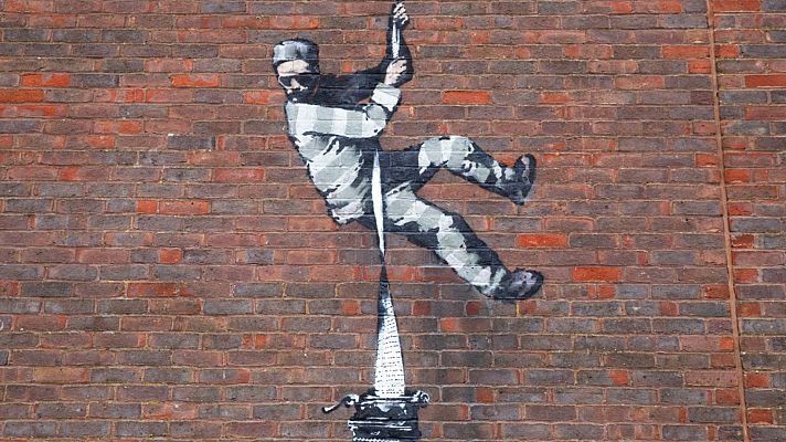 Telediario 1 - Banksy reaparece en los muros de la antigua cárcel británica de Reading