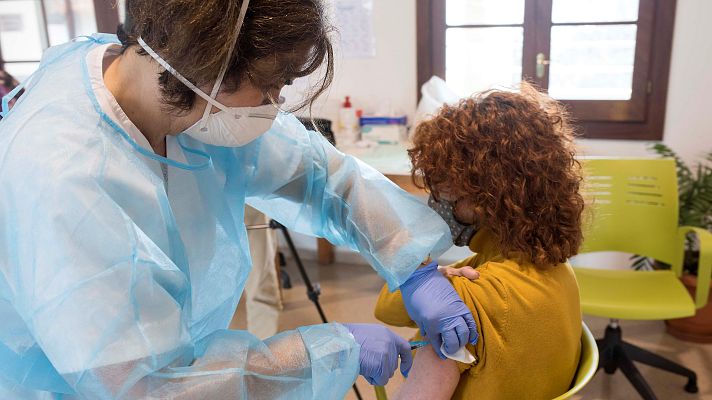 Telediario 1 - La escasez de vacunas multiplica los intentos de estafa