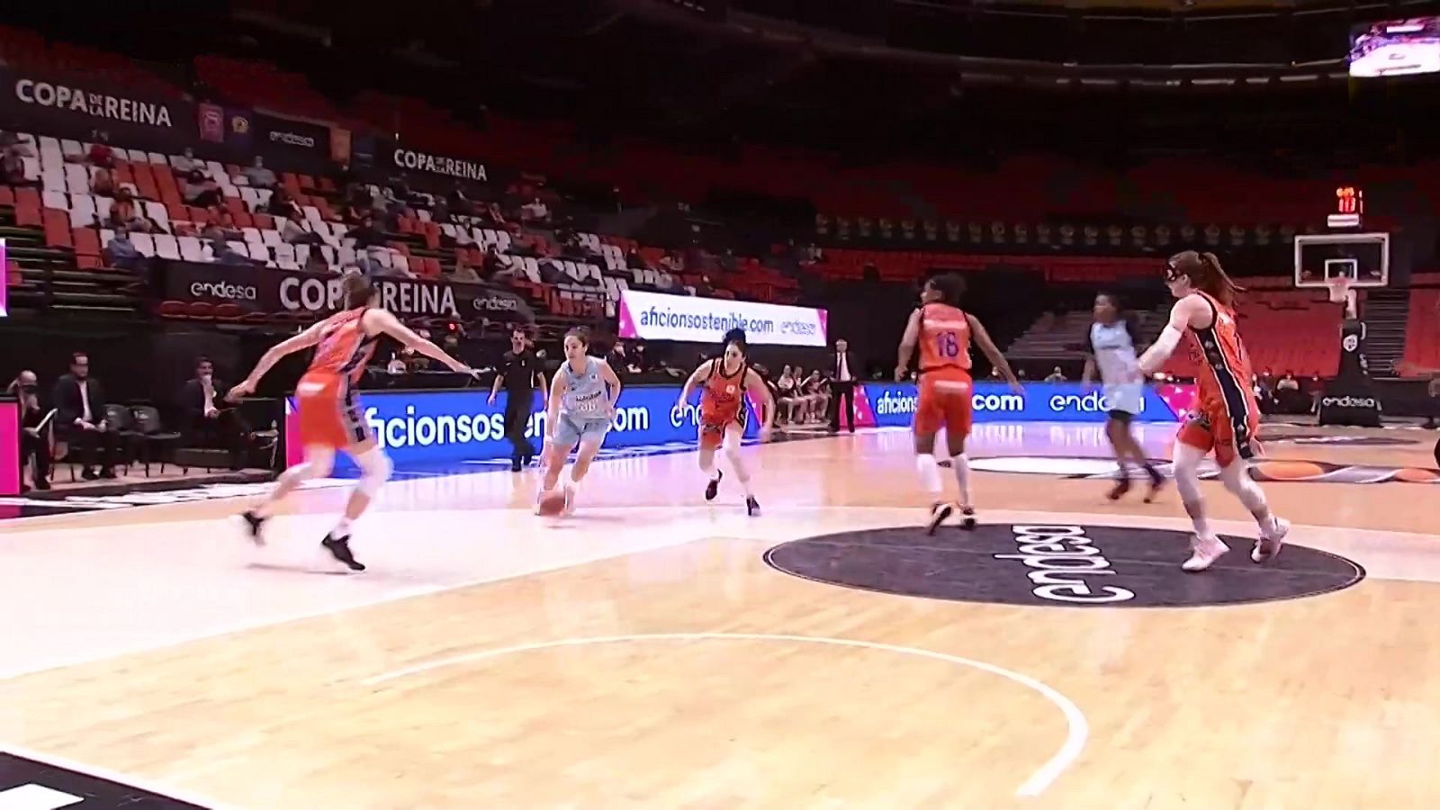 Baloncesto - Copa de la Reina 2021. 2ª semifinal: Valencia Basket - Lointek Gernika - ver ahora