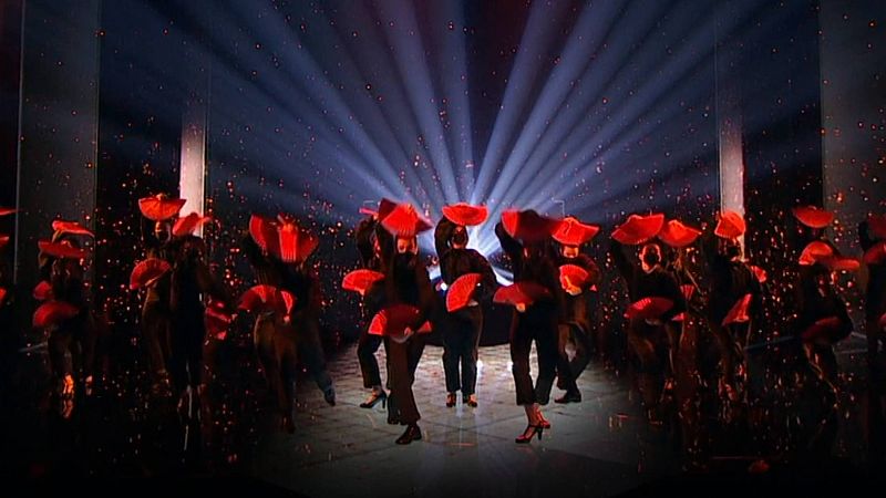 Abanicos y baile espaol reciben a ngela Molina en los Goya 2021