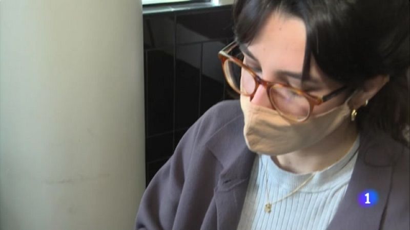 Les dones de menys de 25 anys lluiten per sortir de la frustració