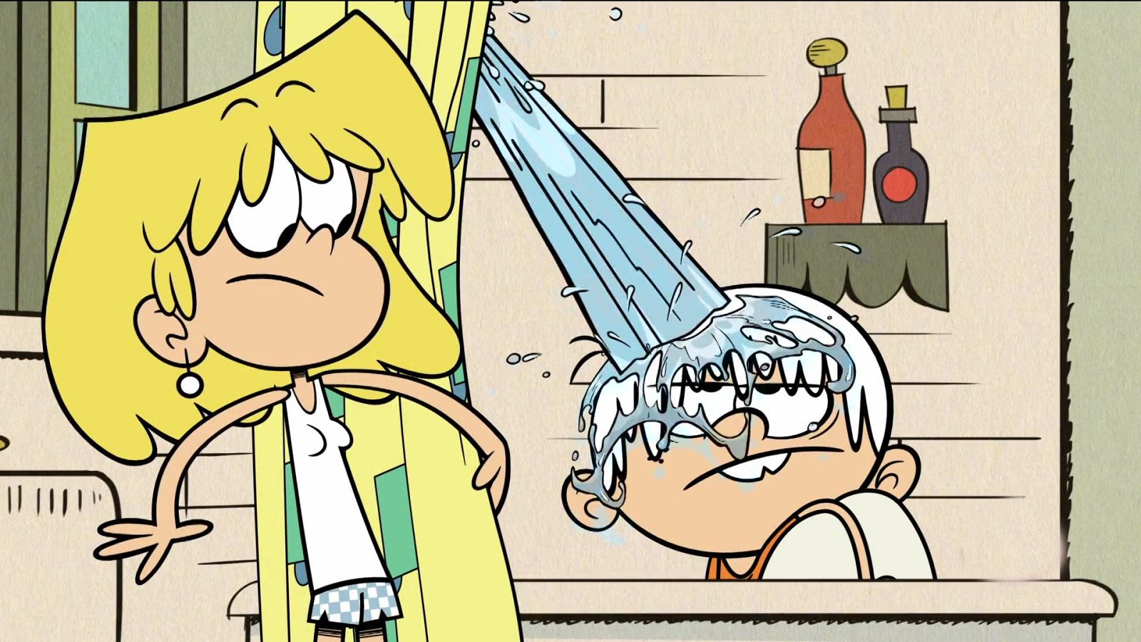 Una casa de locos - Invasora del espacio - Una casa de locos | Ver