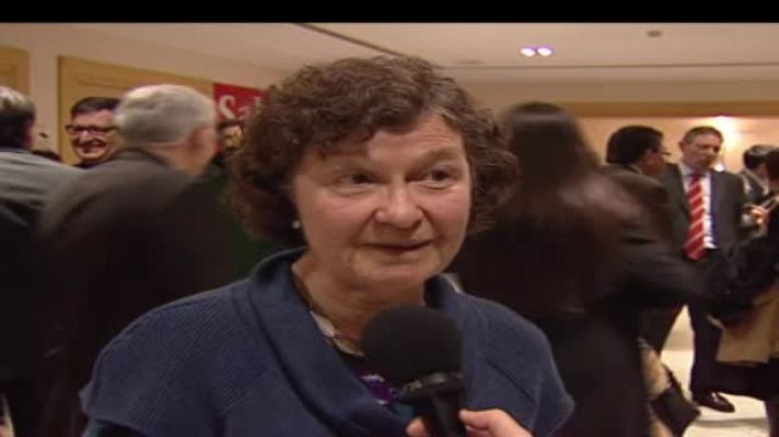 Arxiu TVE Catalunya - Arxiu TVE Catalunya - L'Informatiu - L'escriptora Maria Barbal a l'estrena de la seva obra 'Pedra de tartera' al TNC