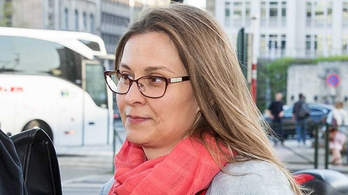 Informativo 24h - La exconsellera Serret, huida en Bélgica, se entrega en el Tribunal Supremo