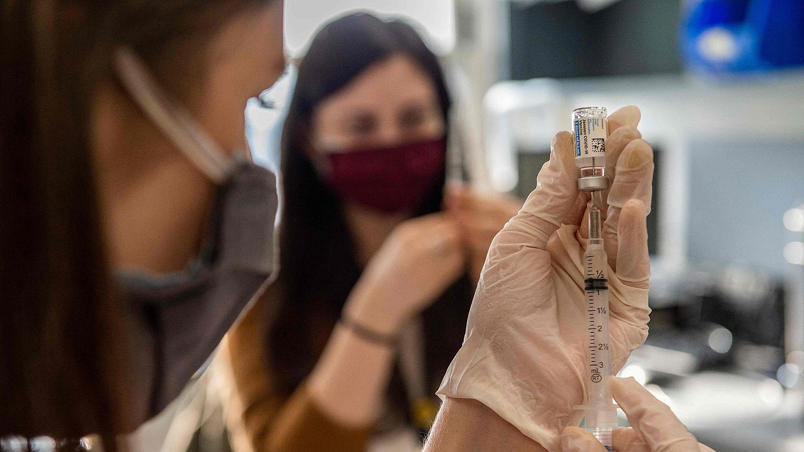 Coronavirus - Así es la vacuna monodosis de Janssen, la cuarta aprobada por la UE - Telediario 1 | Ver