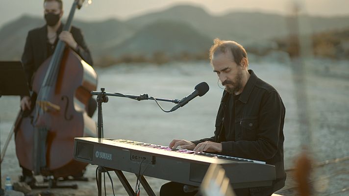 Un país para escucharlo - Fino Oyonarte con la Orquesta de Almería "Estos años"