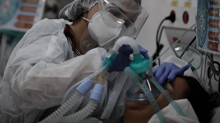 Telediario 1 - El estallido de la pandemia dentro de los hospitales, en primera persona