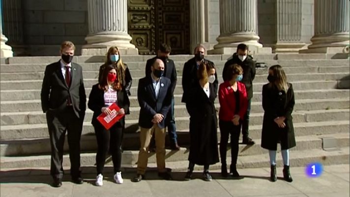 L'Informatiu - Els partits independentistes presenten la Llei d'Amnistia al Congrés