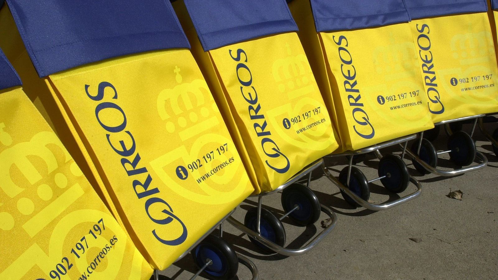 Correos realiza otros servicios como el pago de multas en el entorno rural