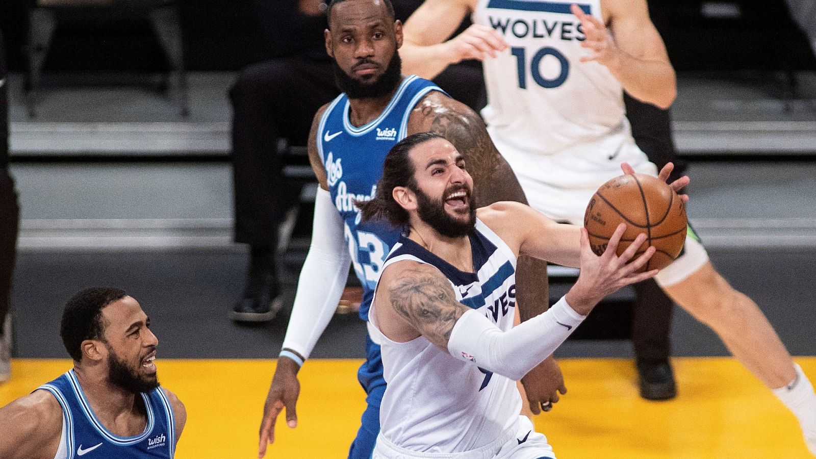 Video: LeBron comanda la victoria de los Lakers ante un gran Ricky Rubio