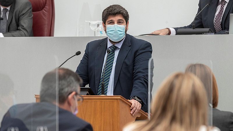 La Asamblea de Murcia rechaza la moción de censura del PSOE y Cs contra el 'popular' López Miras