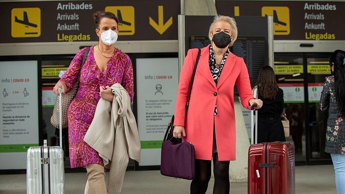 Telediario 1 - Quejas por la diferencia de trato entre el turismo extranjero y el nacional