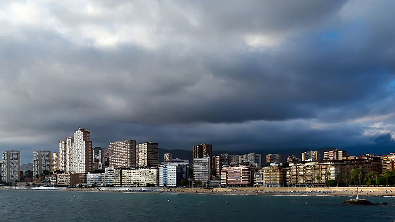 Precipitaciones localmente fuertes en Alicante y Valencia - Ver ahora