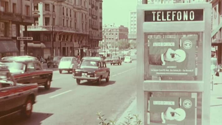 Telediario 1 - Cabinas telefónicas: reinventarse o morir