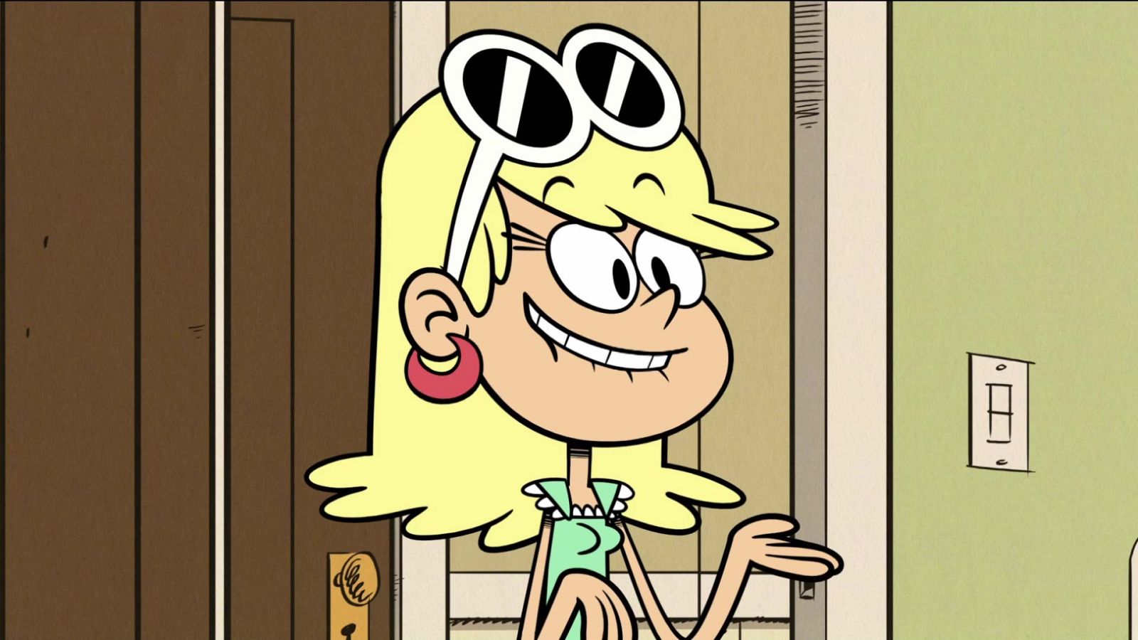 Cubrirse las espaldas - Una casa de locos | Ver