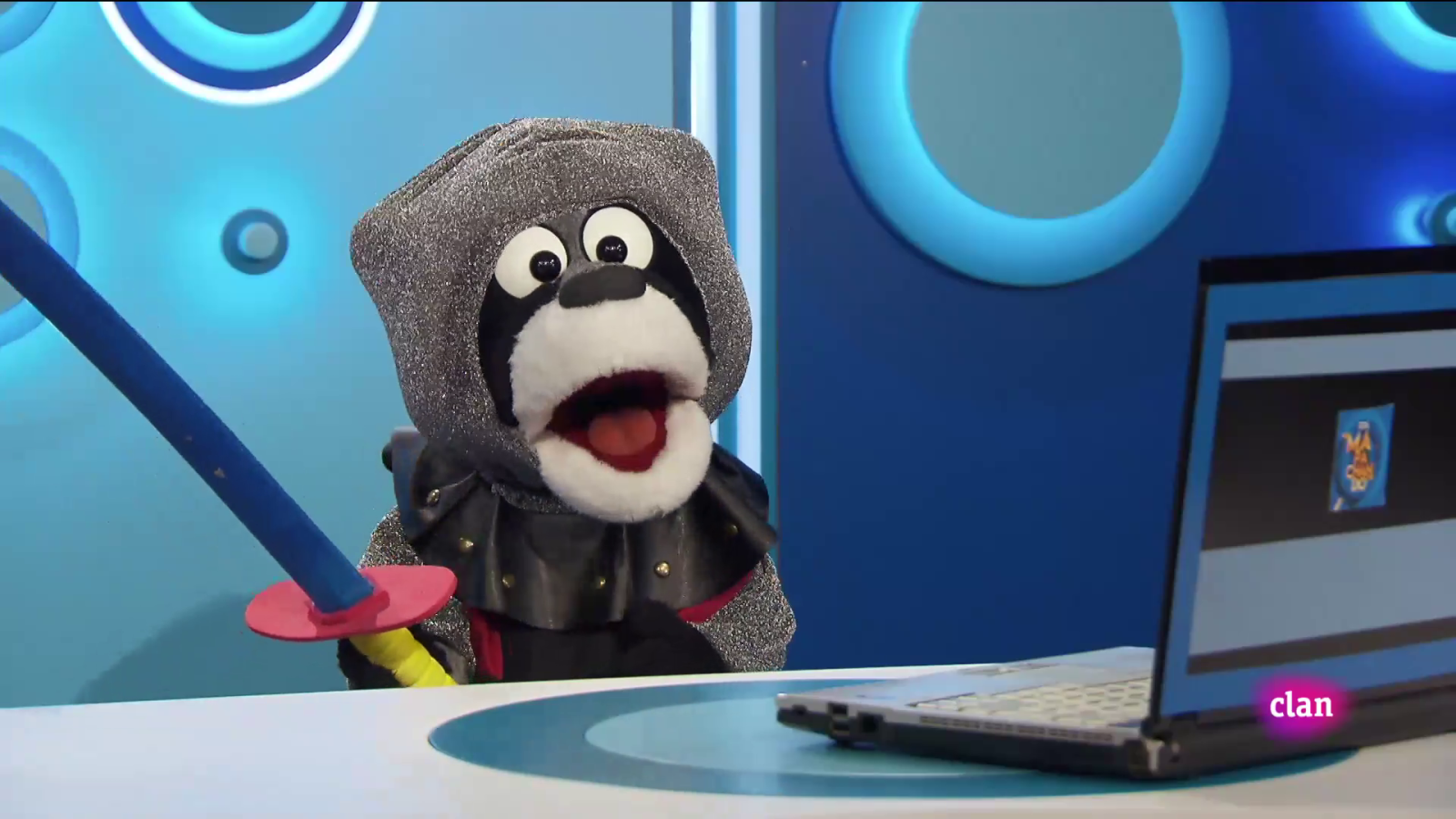 Aprendemos en Clan - 'Está mapachando' - Torneo medieval y mucho más - RTVE.es - Aprendemos en Clan | Ver