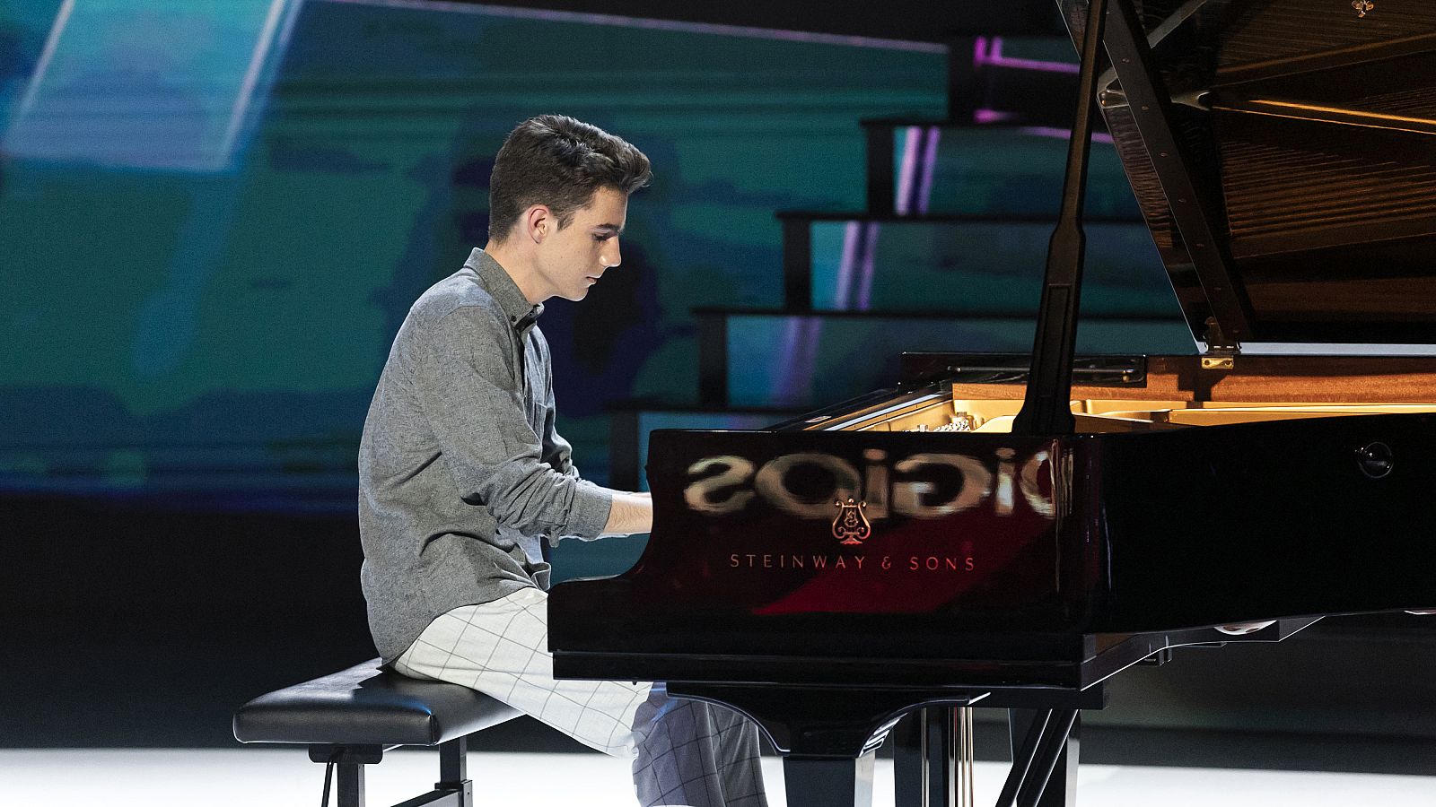 Rogelio con tan solo 13 años impacta con su dominio tocando el piano | Ver