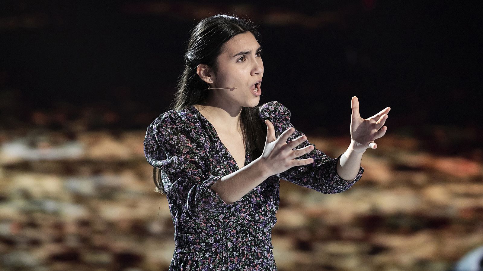 Lorena destaca en la categoría de canto con su gran voz | Ver