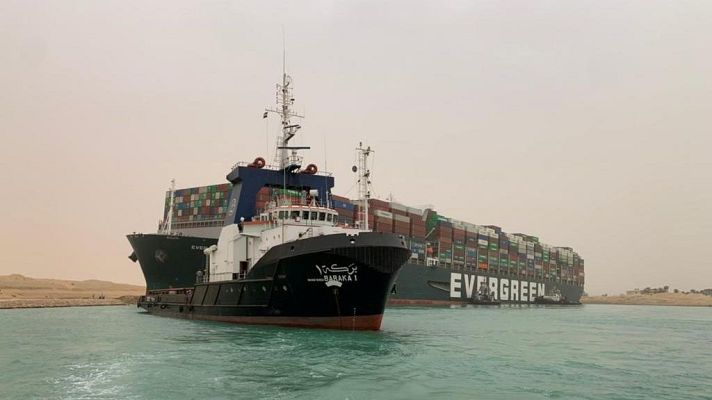 Informativo 24h - Bloqueado el tráfico marítimo en el Canal de Suez tras encallar un barco