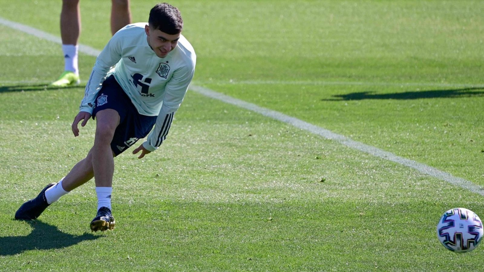 Luis Enrique: Iniesta y Pedri son jugadores diferentes; Pedri tiene que ser Pedri"