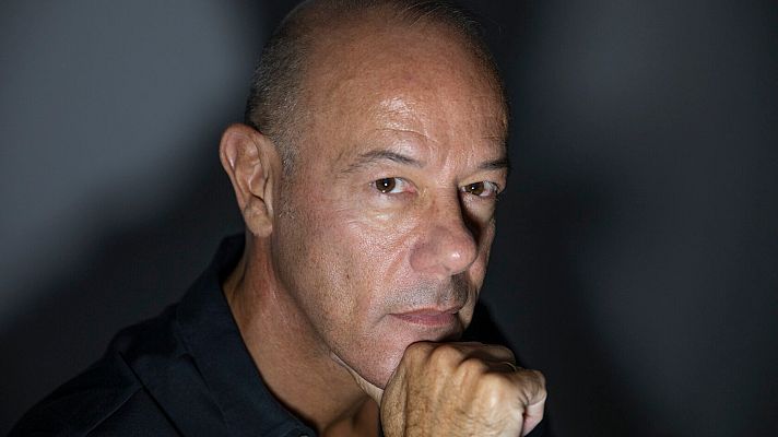 Telediario 1 - 'Nunca serás un verdadero Gondra', la primera novela del dramaturgo Borja Ortiz de Gondra