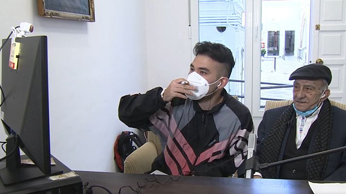 Telediario 1 - Profesor de flamenco por videollamada a los 87 años