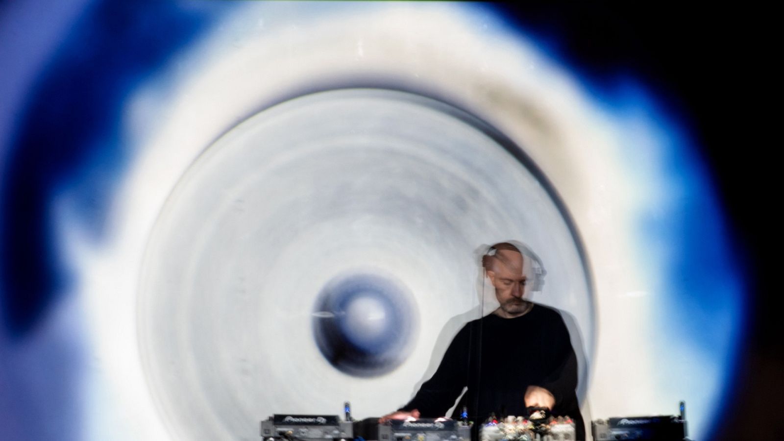 Angel Molina 'Beatless and Darker' (DJ set) + Juan (AV live): Aptitudes Sonoras