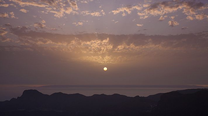 El tiempo - Una jornada marcada  por la calima y los fuertes vientos en Canarias