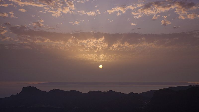 Una jornada marcada  por la calima y los fuertes vientos en Canarias - Ver ahora