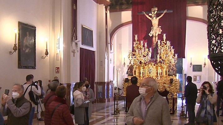 Telediario 1 - Sevilla afronta otra Semana Santa atípica, aunque con los templos abiertos