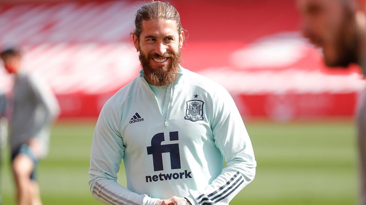 Telediario 1 - Luis Enrique: "Ramos está perfectamente, el cambio estaba decidido de antemano"