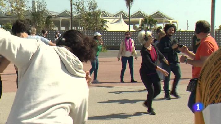 Telediario 1 - Bailando en silencio