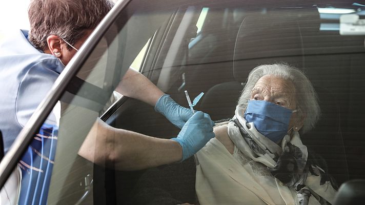 Telediario 1 - Muchos mayores de 80 años, a la espera de ser vacunados