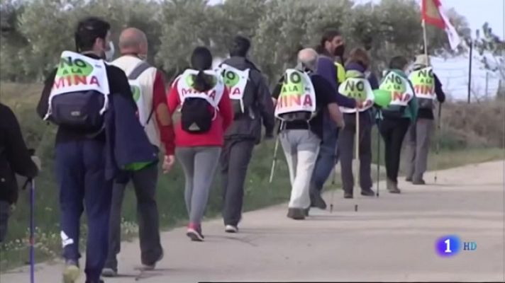 Noticias de Extremadura - Marcha a pie contra la mina de Valdeflores
