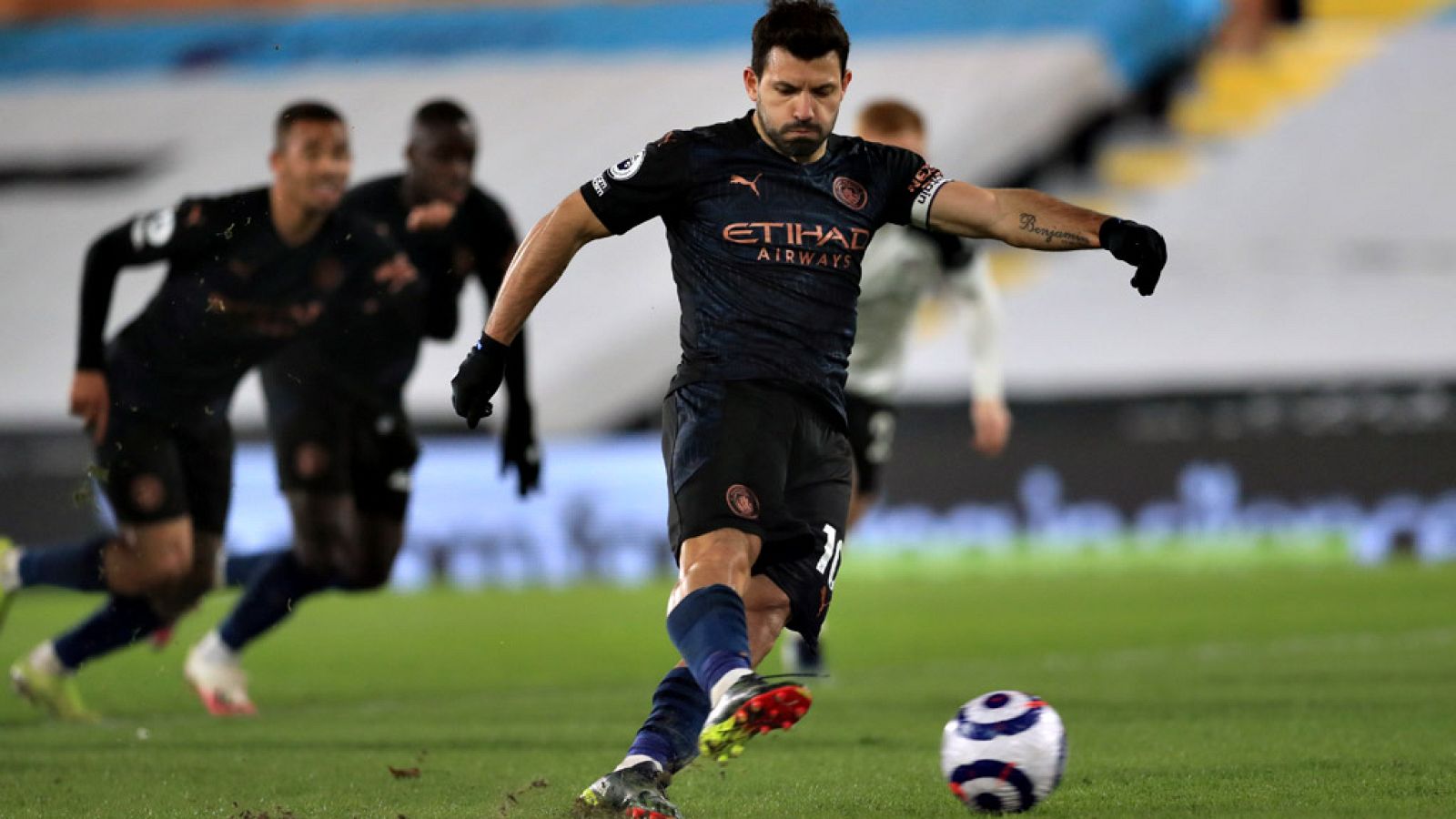 El 'Kun' Agüero anuncia que no continuará en el Manchester City y apunta al Barça