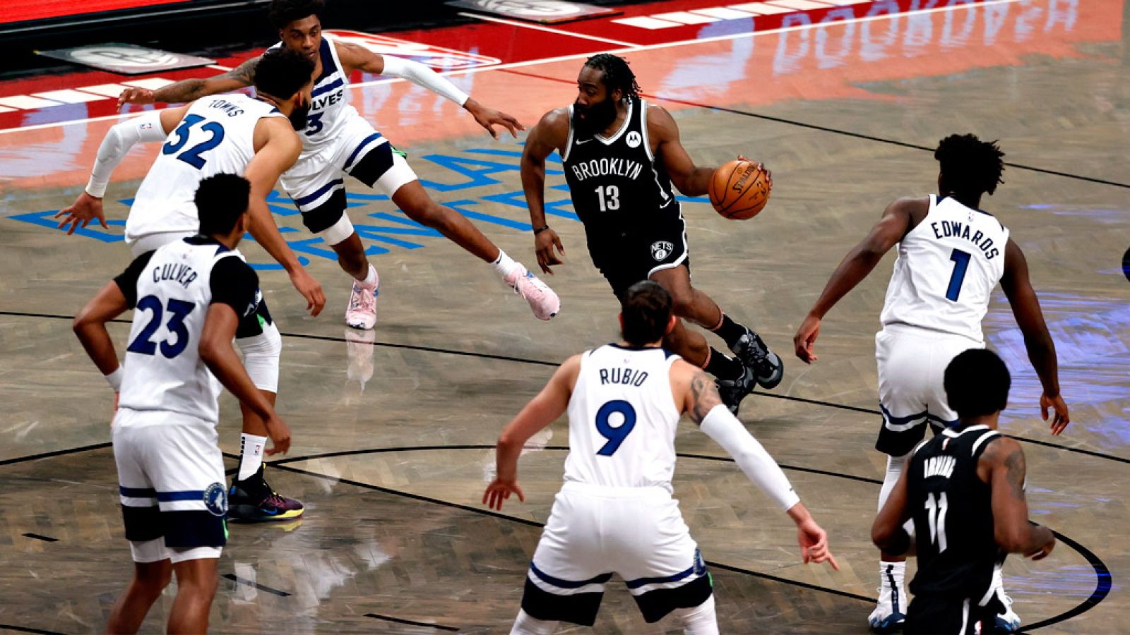 Los Timberwolves de Ricky Rubio acaban sucumbiendo ante los Nets del coloso Harden (112-107)