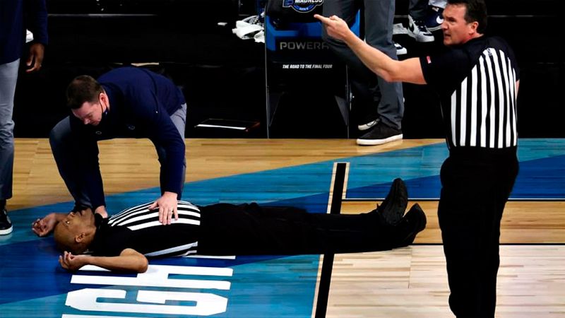 Susto en la NCCA por el desplome de un árbitro en pleno partido