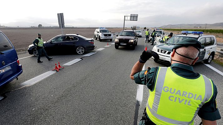 Telediario 1 - Controles policiales para evitar las 'trampas' para viajar