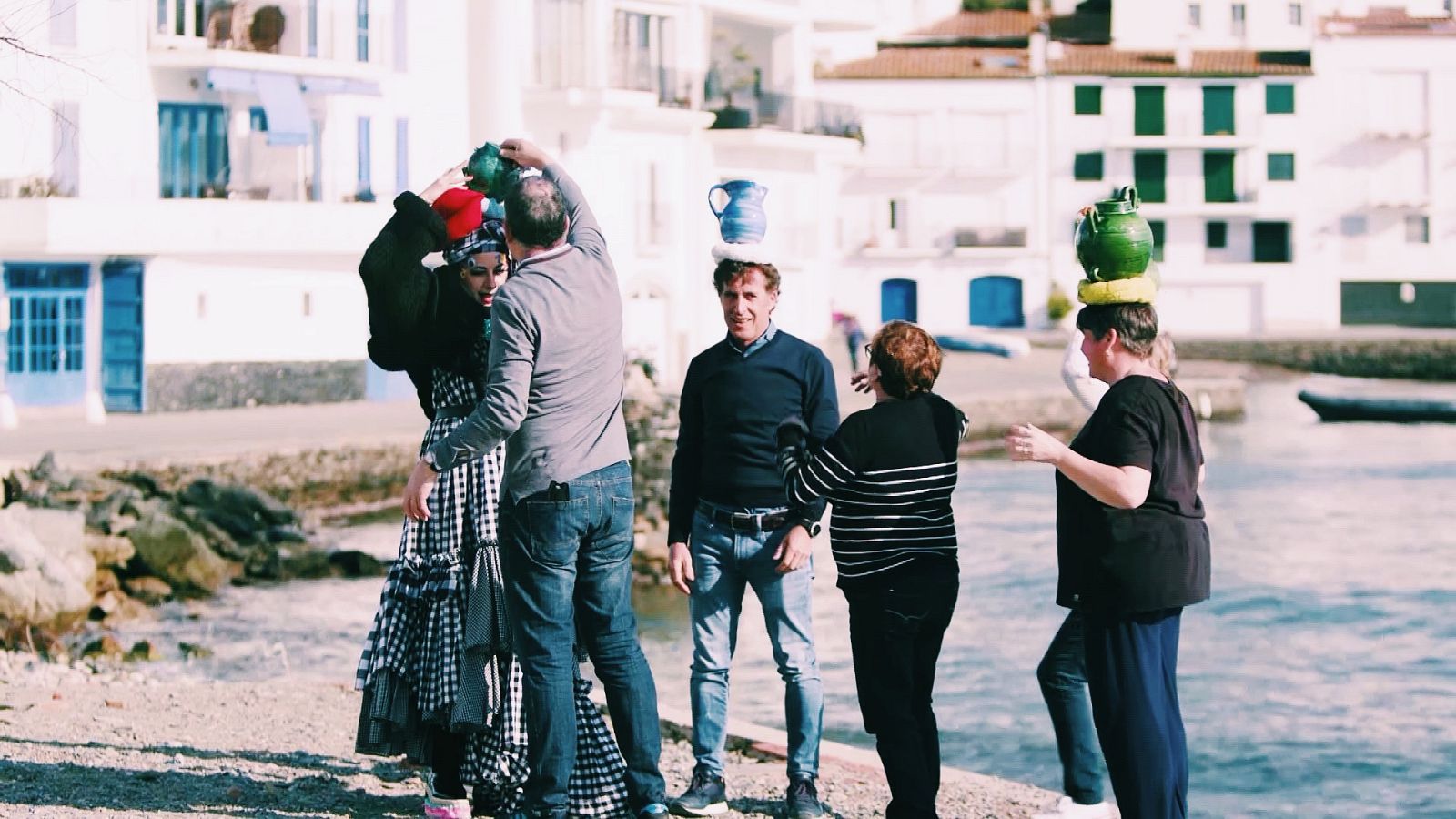 Dos parejas y un destino - La Terre y Perico se enfrentan en una 'cursa de dolls'