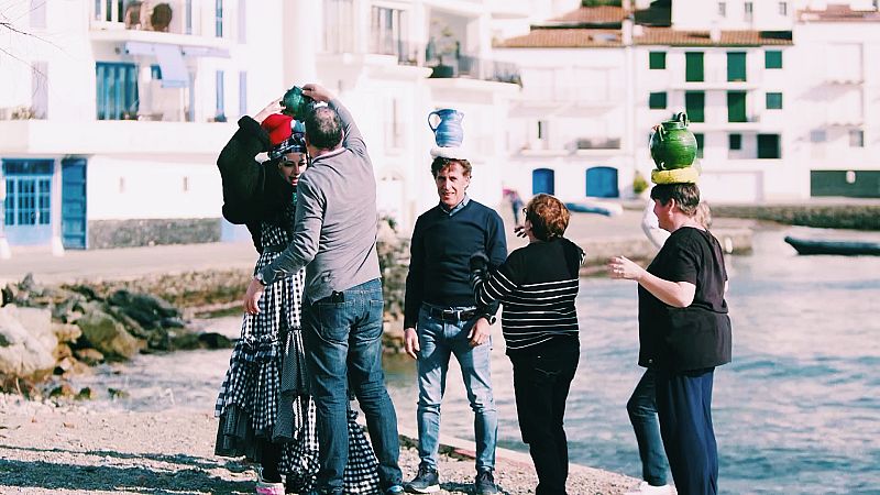 Dos parejas y un destino - La Terre y Perico se enfrentan en una 'cursa de dolls'