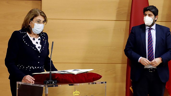 Informativo 24h - La diputada autonómica expulsada de Vox Mabel Campuzano entra en el Gobierno de Murcia como consejera de Educación y Cultura