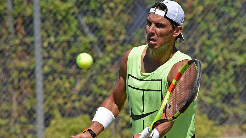 El médico de Nadal le ve bien para la tierra batida: "Está entrenando fuerte"