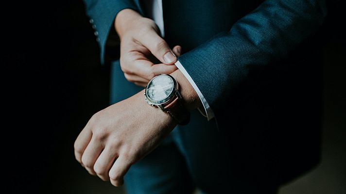 Flash moda - Cómo llevar un reloj con una americana