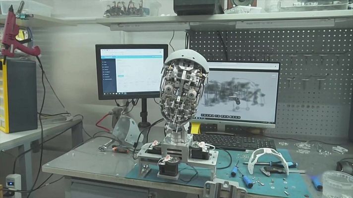 Telediario 1 - Una compañía rusa desarrolla un humanoide de última generación